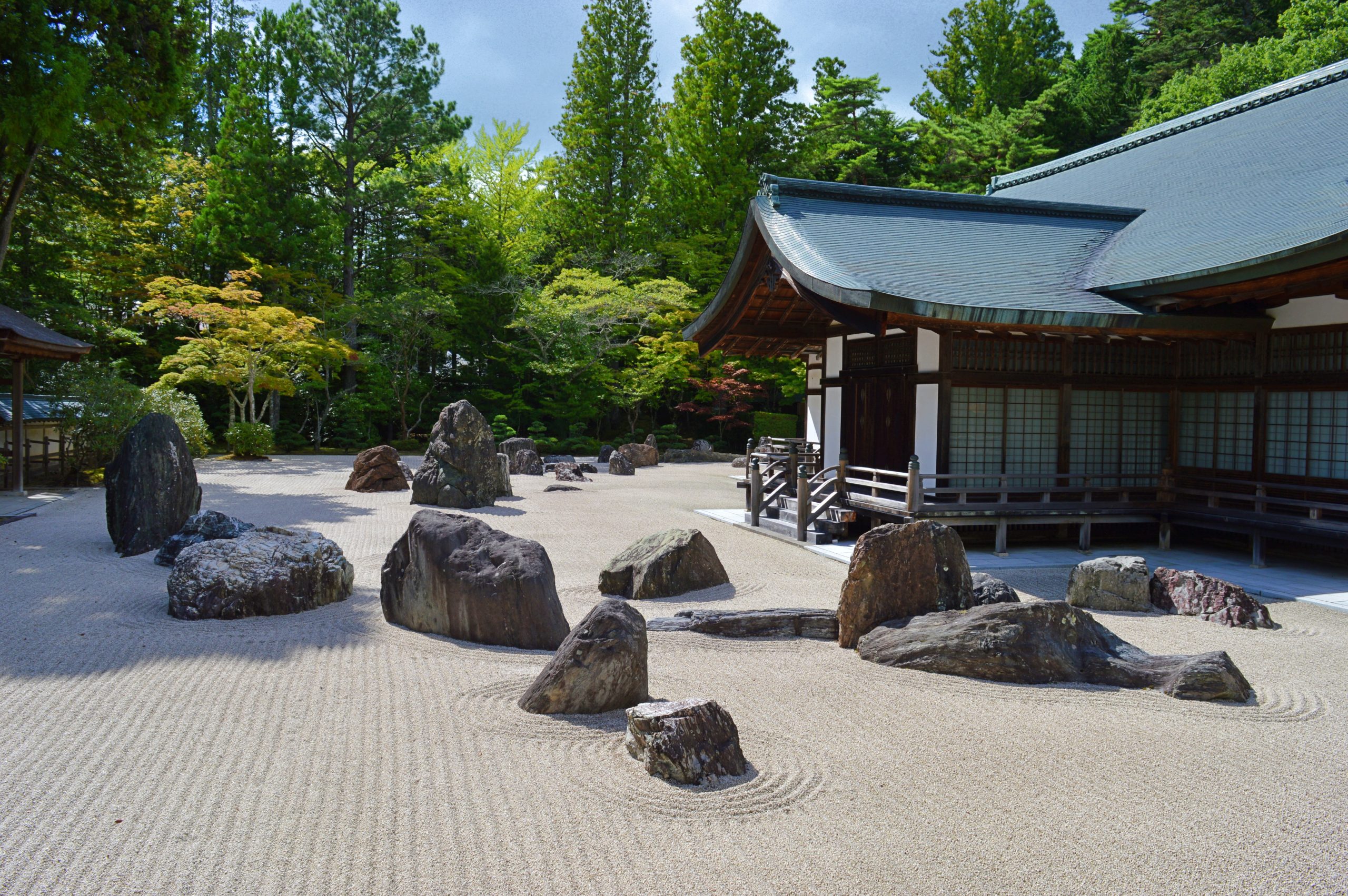 Jardin japones compuesto por rocas